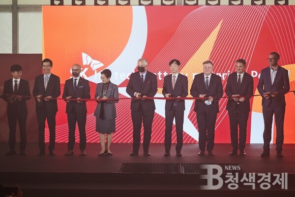 SK아이이테크놀로지, '폴란드 전기차 분리막 공장'…본격 가동