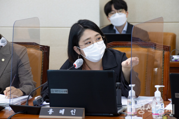 용혜인 의원, "코로나가 'K자' 양극화 심화시켜…증세 통한 기본소득 재분배 필요"