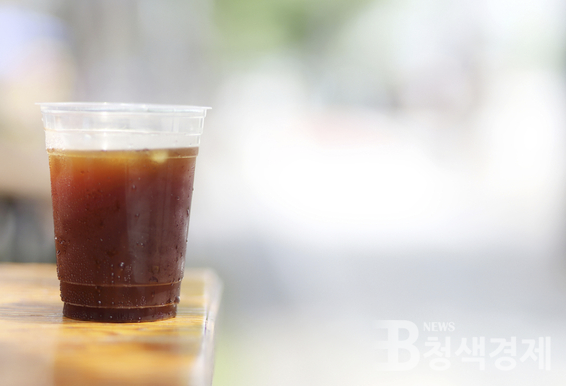 환경부, 4월부터 카페 매장 내 `1회용 플라스틱 컵 사용` 금지