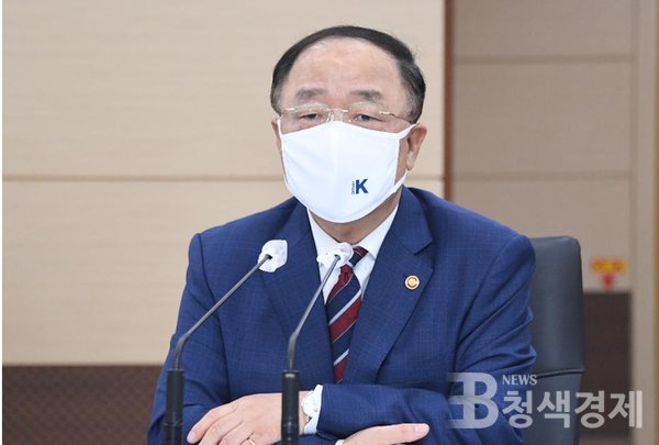 정부는 7일 정부서울청사에서 홍남기 부총리 겸 기획재정부 장관 주재로 제2차 대외경제안보전략회의를 진행했다. 사진은 10월 26일 기획재정부 확대간부회의 주재 당시 (사진=기획재정부)