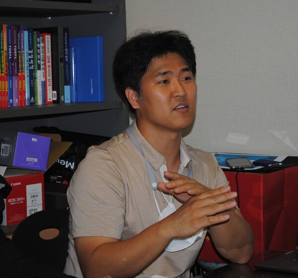                              권오석 박사. 사진은 지난달 23일 ESG청색포럼에 참석해 연구성과를 설명하는 모습.