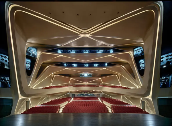 주하이 진완시립아트센터에는 1,200석 규모의 대극장과 500석 규모의 개폐식 블랙박스 극장이 있다. [사진=Virgile Simon Bertrand]