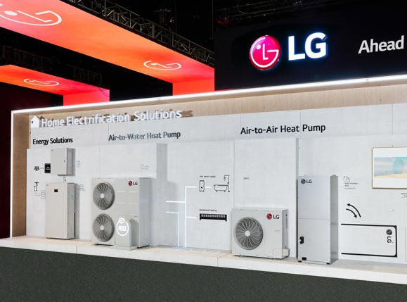 LG전자의 HVAC 모델이 미국 시카고에서 북미 최대 공조전시회 ‘AHR 엑스포 2024’를 앞두고 ‘주거용 전기화 솔루션’ 제품들을 소개하고 있다. [사진=LG전자]