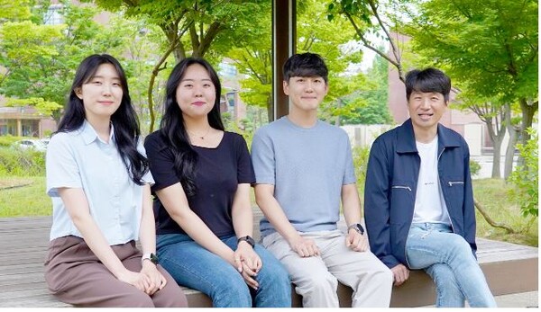 이번 연구를 수행한 송영민(오른쪽부터) 교수, 고주환 박사, 여지은, 정효은 학생. 사진=GIST