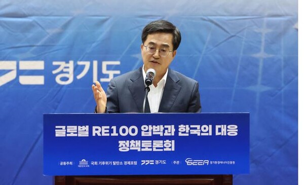 16일 오후 국회의원회관 대회의실에서 열린 '글로벌 RE100 압박과 한국의 대응' 국회 토론회에서 김동연 경기도지사가 환영사를 하고 있다. 사진=경기도 제공