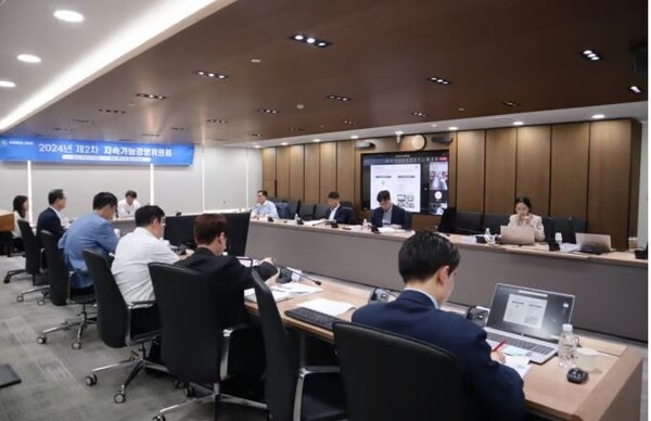 지난 5월 고려아연이 ‘지속가능경영위원회를 소집해 회의를 진행하고 있다. 사진=고려아연