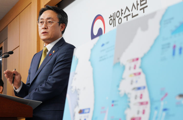 강도형 해양수산부 장관이 정부세종청사에서 '수산·양식 분야 기후변화 대응 종합계획'을 발표하고 있다. 사진=해양수산부