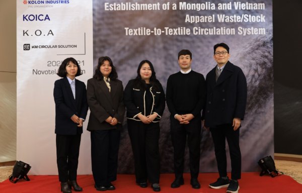사진 왼쪽부터 Bayar M. 몽골과학기술대학교 경공업엔지니어링 학부장, Nomin B. 몽골울캐시미어협회 대외협력본부장, 서현재 코이카 몽골사무소 부소장, Batzul Sh. 쇼피 CEO, 유동주 코오롱FnC ESG 임팩트 PU 상무 겸 케이오에이 대표. 사진=코오롱FnC